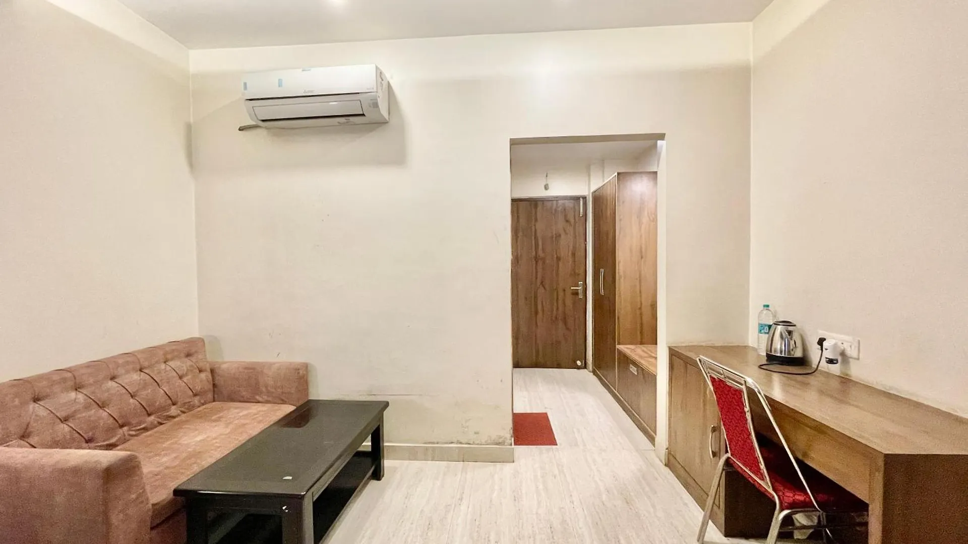 Hotel Rudraksh ! Varanasi !Fully-Air-Conditioned Hotel At Prime Location With Parking Availability, Near Kashi Vishwanath Temple, And Ganga Ghat 2 4*,