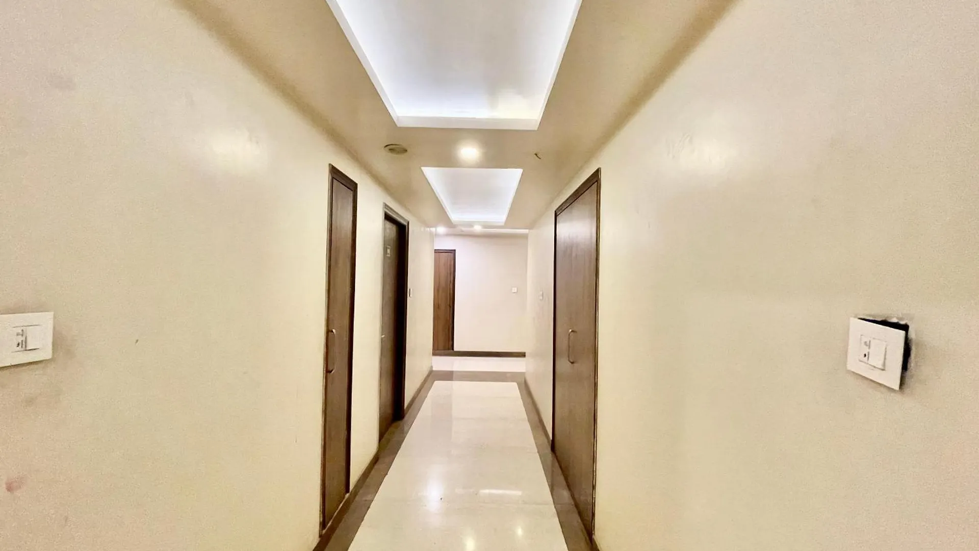 Hotel Rudraksh ! Varanasi !Fully-Air-Conditioned Hotel At Prime Location With Parking Availability, Near Kashi Vishwanath Temple, And Ganga Ghat 2