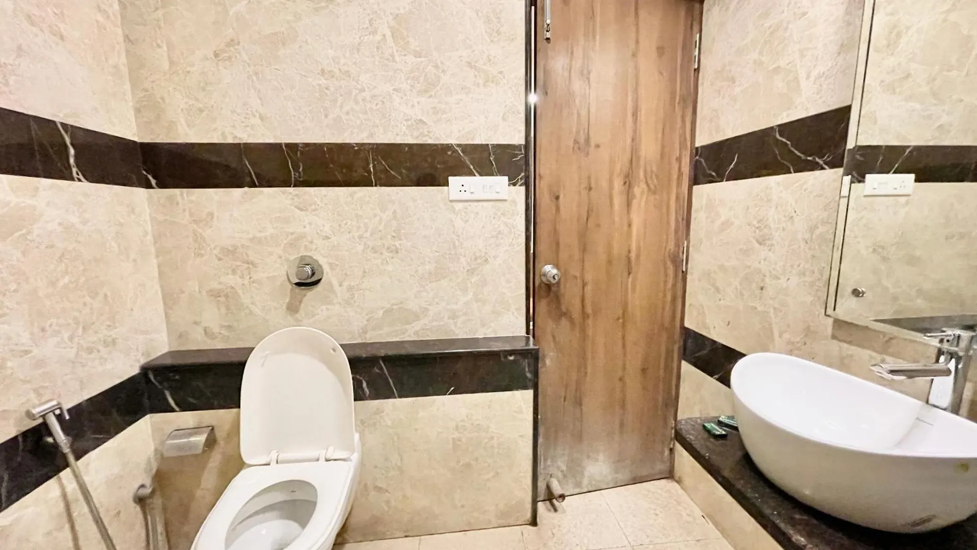 Hotel Rudraksh ! Varanasi !Fully-Air-Conditioned Hotel At Prime Location With Parking Availability, Near Kashi Vishwanath Temple, And Ganga Ghat 2
