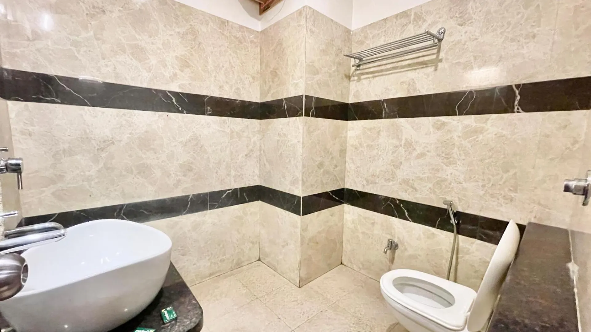 Hotel Rudraksh ! Varanasi !Fully-Air-Conditioned Hotel At Prime Location With Parking Availability, Near Kashi Vishwanath Temple, And Ganga Ghat 2