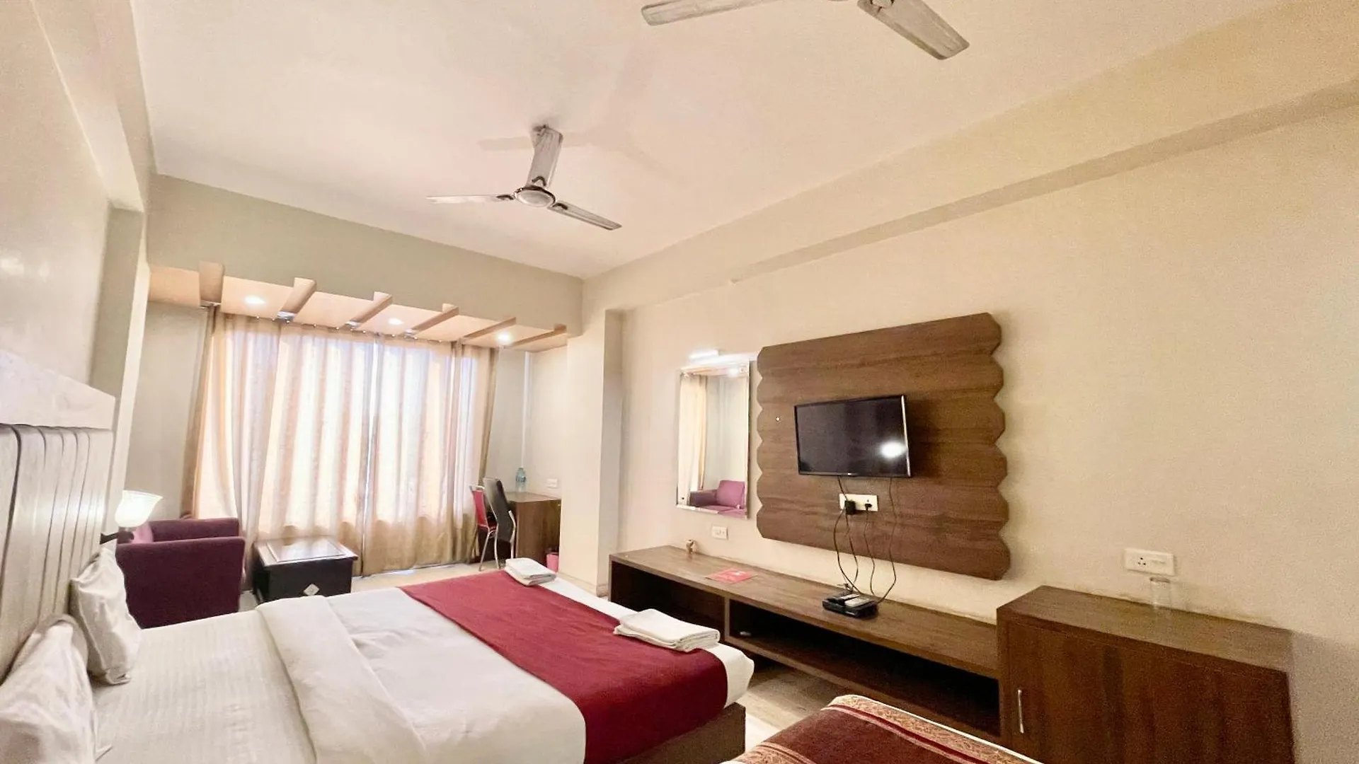 Hotel Rudraksh ! Varanasi !Fully-Air-Conditioned Hotel At Prime Location With Parking Availability, Near Kashi Vishwanath Temple, And Ganga Ghat 2