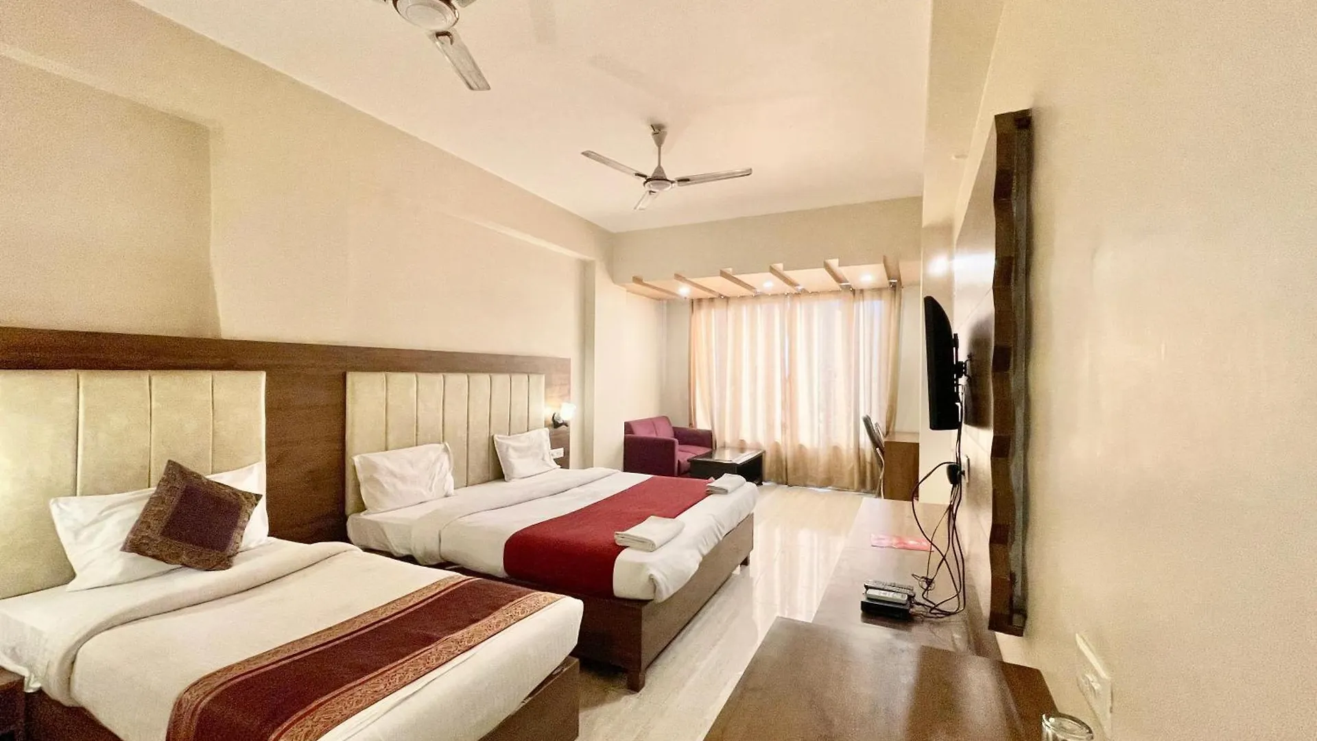 Hotel Rudraksh ! Varanasi !Fully-Air-Conditioned Hotel At Prime Location With Parking Availability, Near Kashi Vishwanath Temple, And Ganga Ghat 2