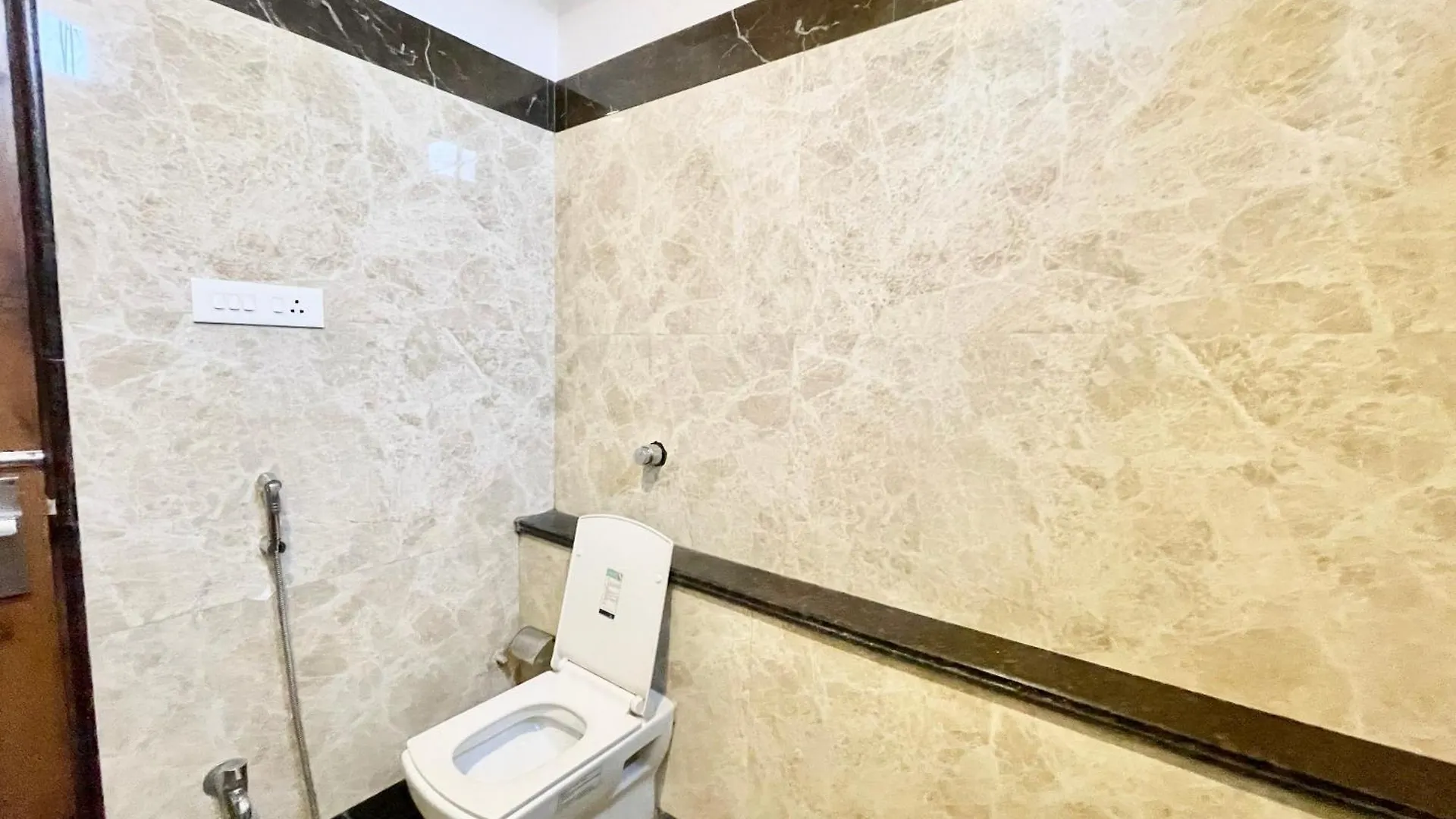 Hotel Rudraksh ! Varanasi !Fully-Air-Conditioned Hotel At Prime Location With Parking Availability, Near Kashi Vishwanath Temple, And Ganga Ghat 2