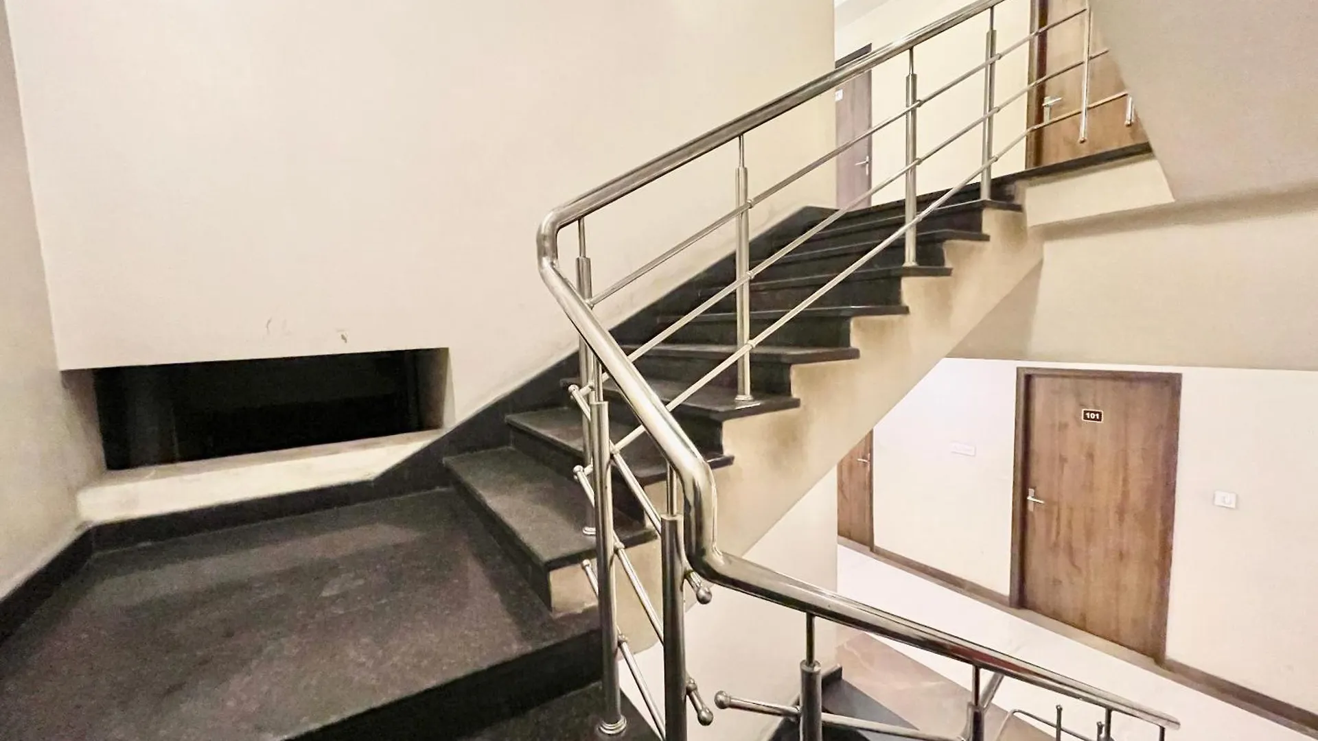 Hotel Rudraksh ! Varanasi !Fully-Air-Conditioned Hotel At Prime Location With Parking Availability, Near Kashi Vishwanath Temple, And Ganga Ghat 2 India