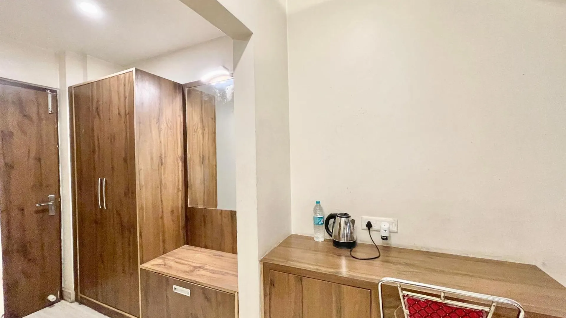 Hotel Rudraksh ! Varanasi !Fully-Air-Conditioned Hotel At Prime Location With Parking Availability, Near Kashi Vishwanath Temple, And Ganga Ghat 2