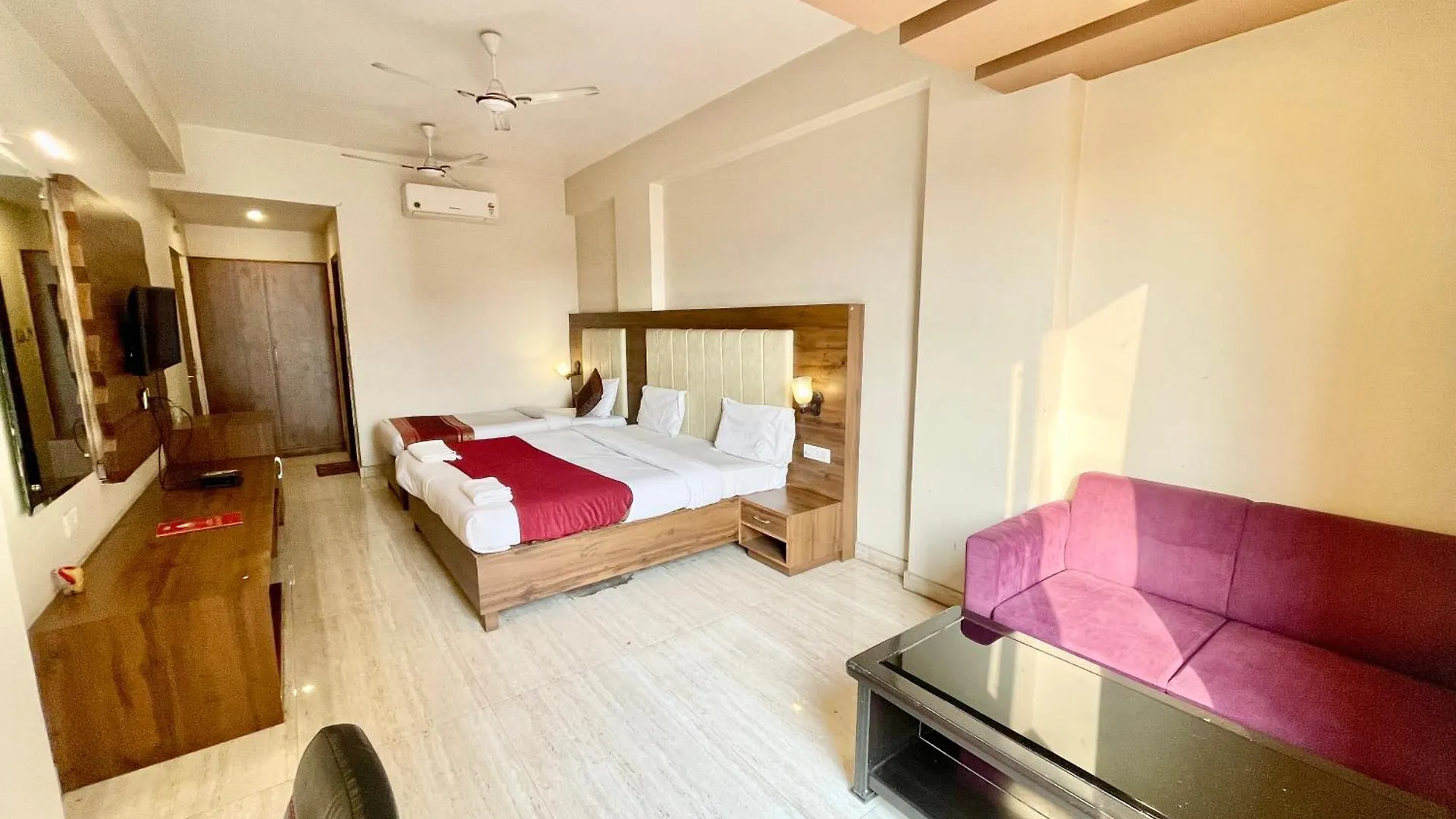 Hotel Rudraksh ! Varanasi !Fully-Air-Conditioned Hotel At Prime Location With Parking Availability, Near Kashi Vishwanath Temple, And Ganga Ghat 2