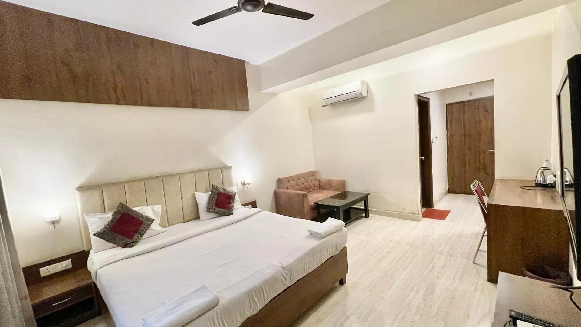 Hotel Rudraksh ! Varanasi !Fully-Air-Conditioned Hotel At Prime Location With Parking Availability, Near Kashi Vishwanath Temple, And Ganga Ghat 2 4*,  India