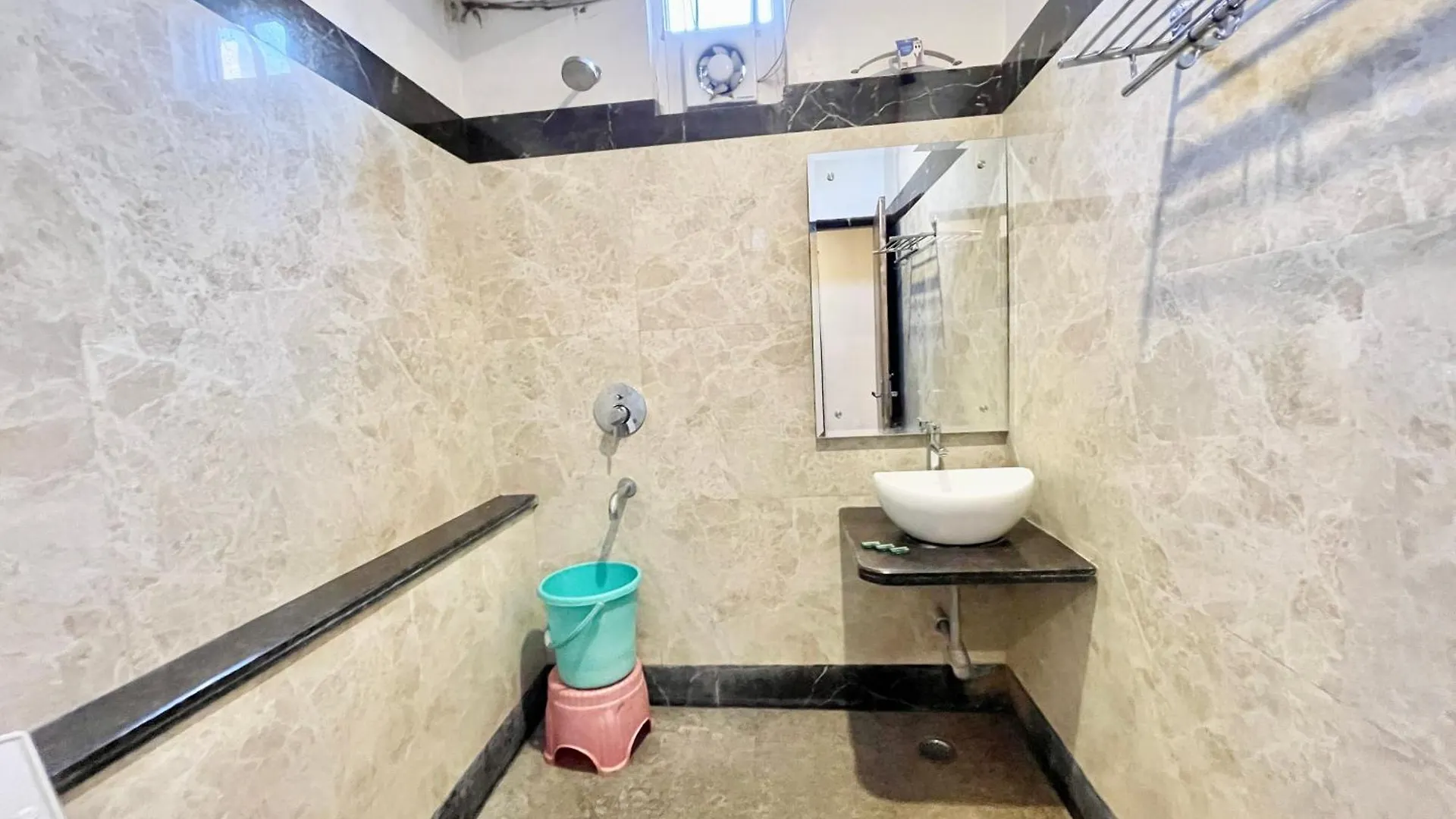 Hotel Rudraksh ! Varanasi !Fully-Air-Conditioned Hotel At Prime Location With Parking Availability, Near Kashi Vishwanath Temple, And Ganga Ghat 2