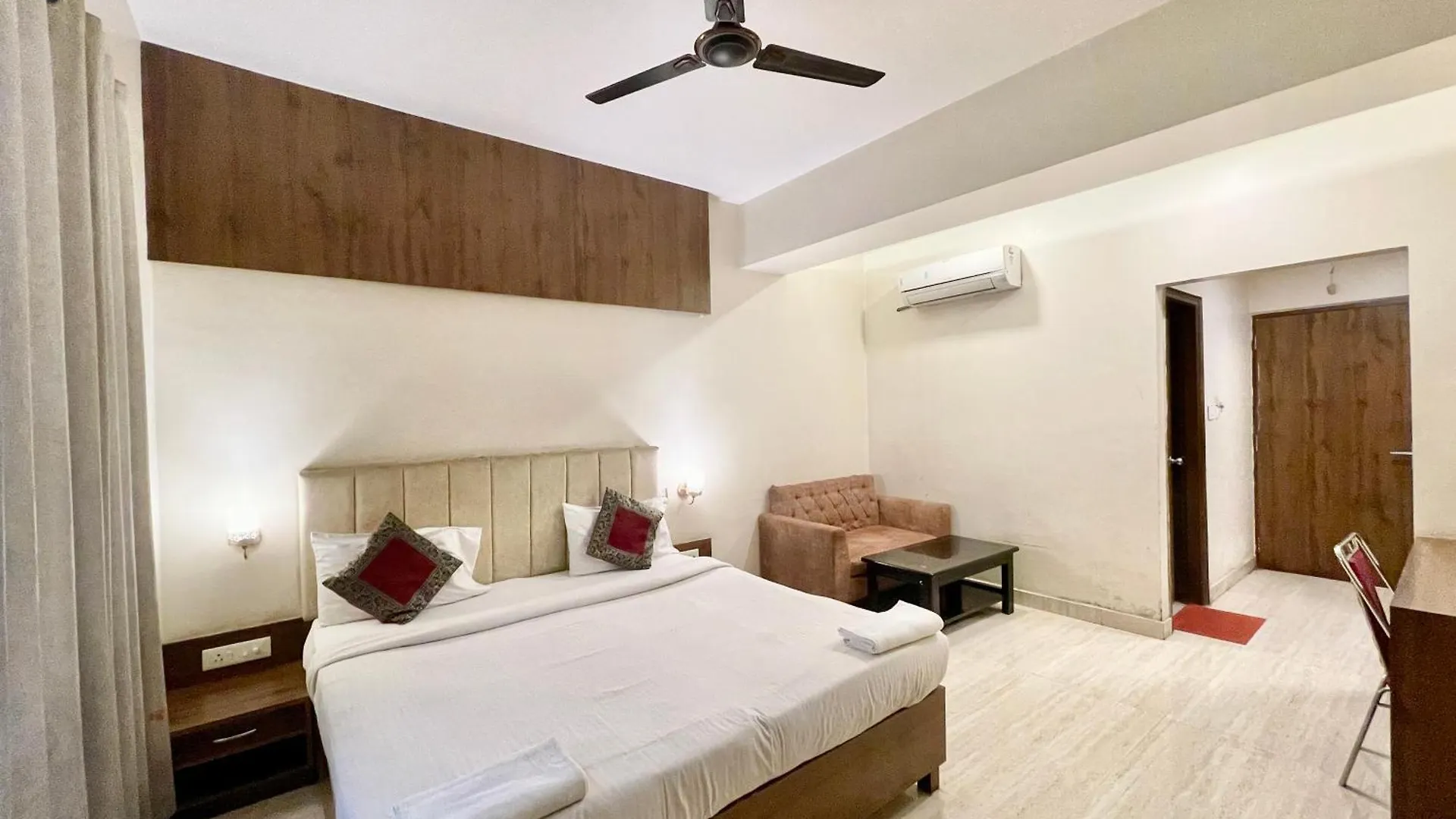Hotel Rudraksh ! Varanasi !Fully-Air-Conditioned Hotel At Prime Location With Parking Availability, Near Kashi Vishwanath Temple, And Ganga Ghat 2 India